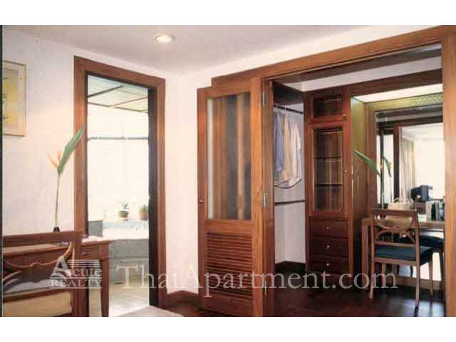 Suan Phinit Apartment image 7