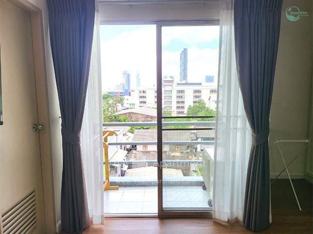 BaanRim Sathorn Apartment image 3
