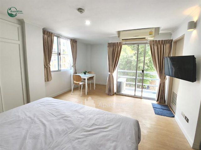 BaanRim Sathorn Apartment image 12
