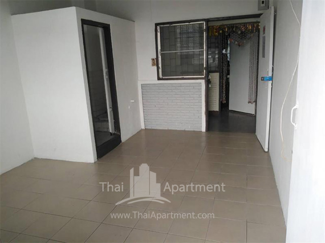 Tharakorn Apartment image 2