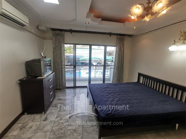 Baan Khun Mae Sathon Bangkok