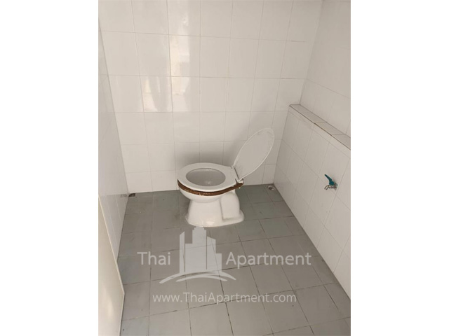 Room for rent on Ramkamhaeng rd. image 5