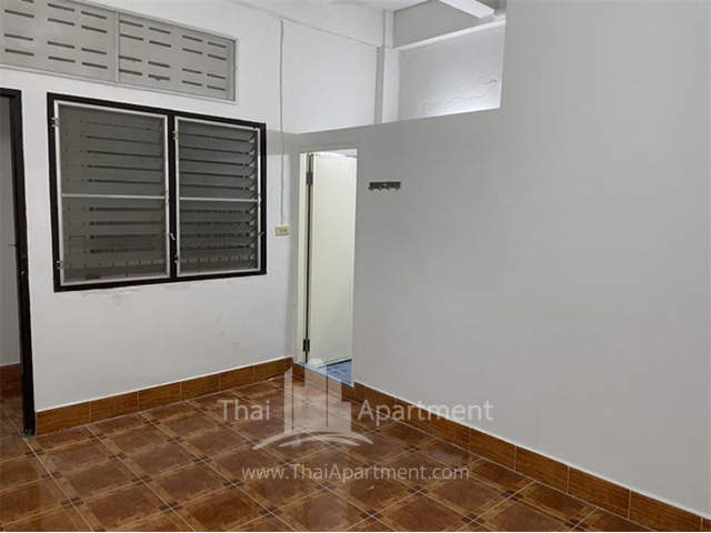 Room for rent intamara 27, Suthisarn rd.  image 3