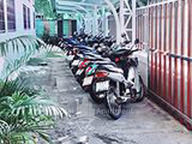 Jinda Apartment Phaholyoyin52 Sapanmai image 5