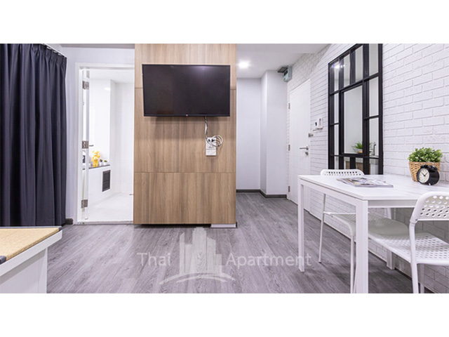 AEON HOUSE - Silom / Suriwong Residence 7-10 mins from BTS Sala Daeng and BTS Chong Nonsi. image 5