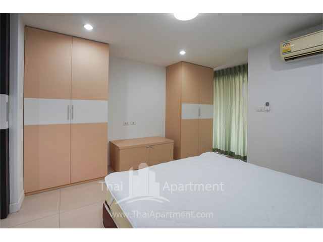 SK Grand Sathorn Apartment image 8
