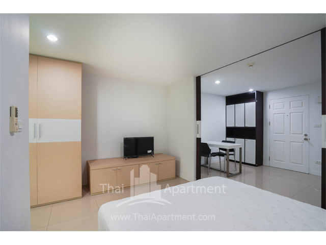 SK Grand Sathorn Apartment image 15