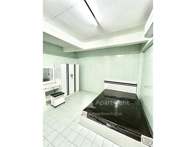 Numphol Apartment image 2