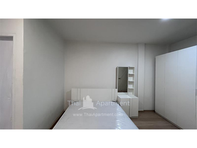 Baan Fun Dee Apartment (Female Only) image 2