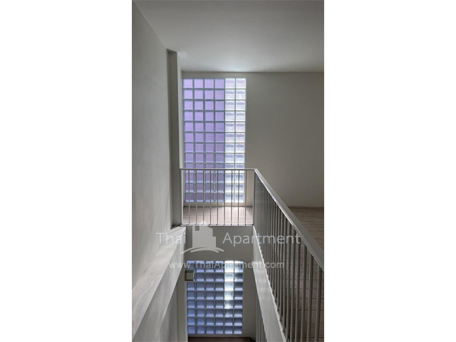 Baan Fun Dee Apartment (Female Only) image 10