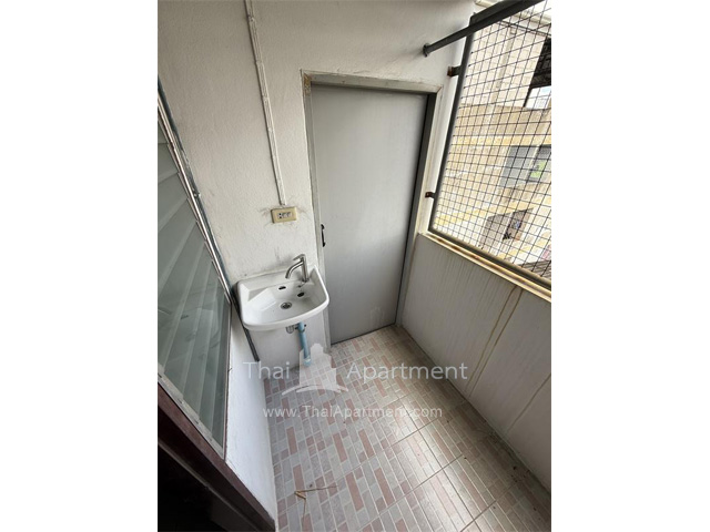 Romyen Apartment image 4