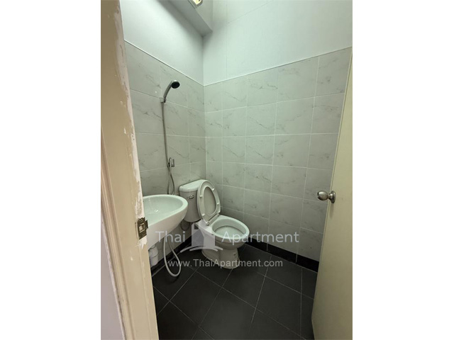 Romyen Apartment image 5