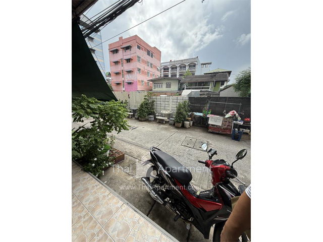 Romyen Apartment image 6