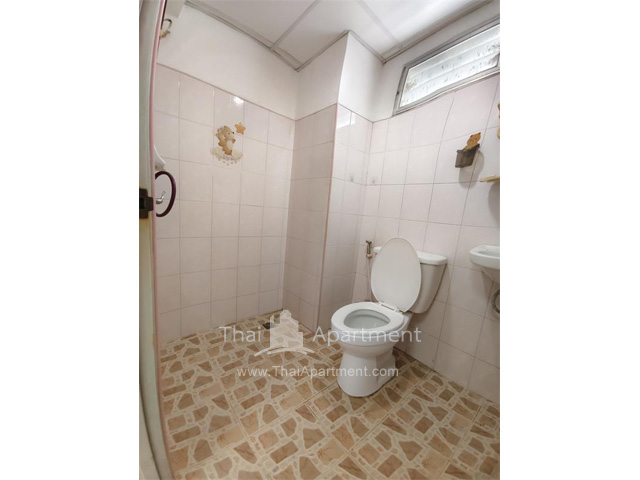 สุขสบายอพาร์ทเมนท์ รามอินทรา กม.8 มีระเบียงทุกห้อง ลมเย็นสบาย สงบเงียบ image 3