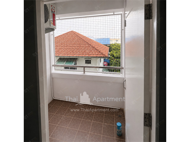 Domethong Apartment image 6
