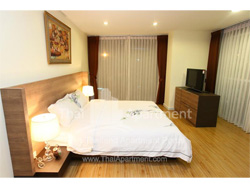 Tropical Langsuan Service Apartment image 2