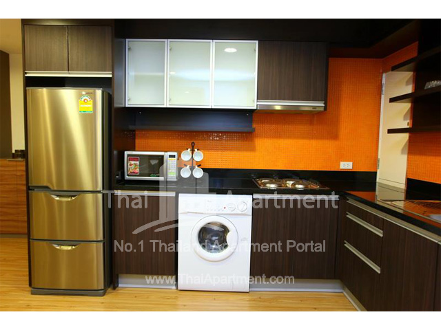 Tropical Langsuan Service Apartment image 4