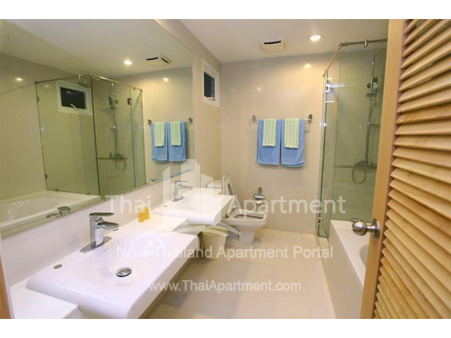 Tropical Langsuan Service Apartment image 5