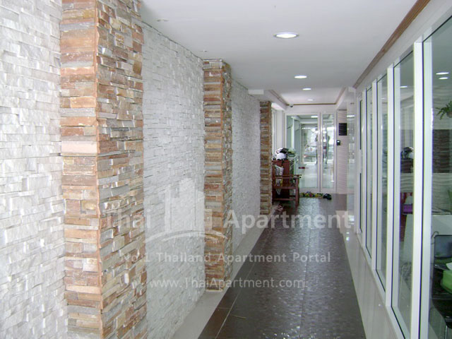 ESCAP Apartment image 5