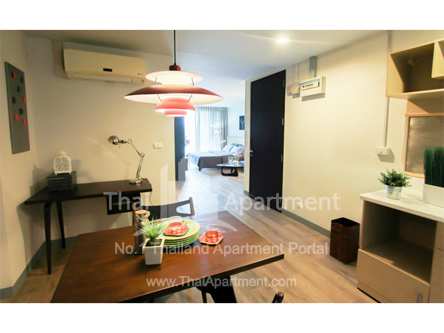 Click Denim Apartment image 6