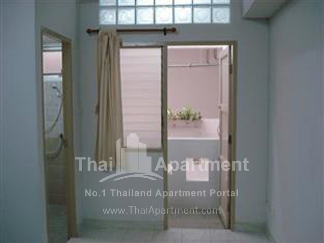 Thanaplace Apartment image 10