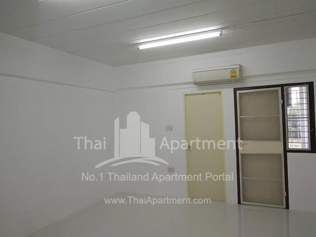 TI Apartment image 4