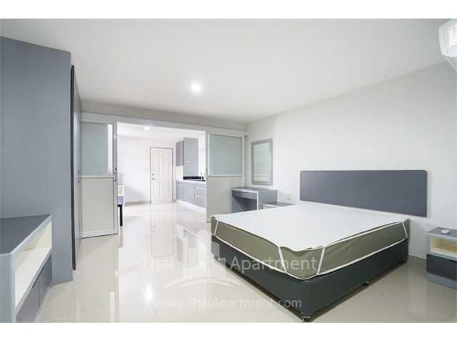 SK Grand Lumpini Apartment image 7