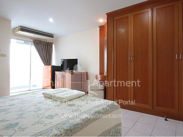 Ritratana Apartment image 1