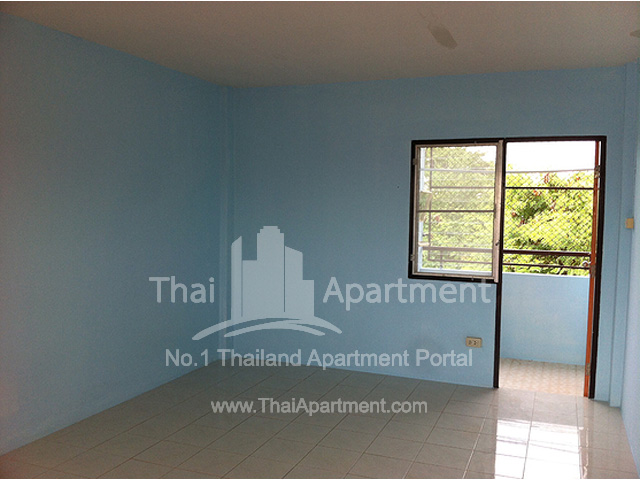 Petcharat Apartment image 4